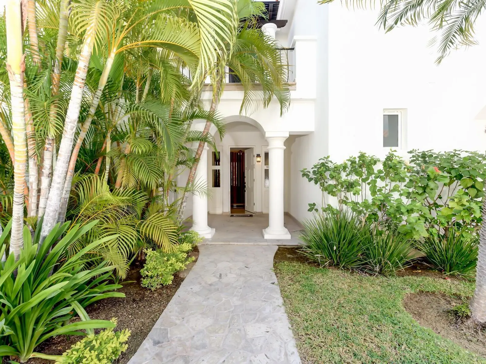 Villas de Oro 103 -Lirio