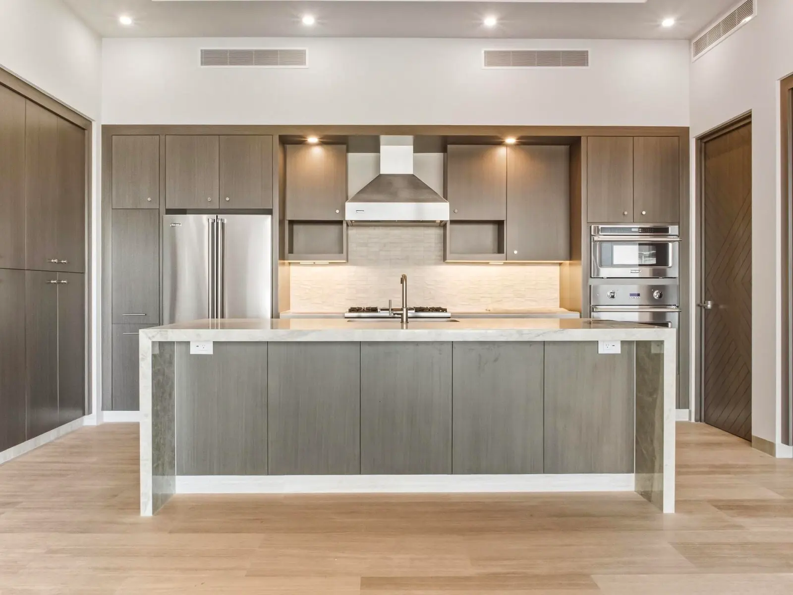 Alvar 3Bed PH Exceptional Opp.