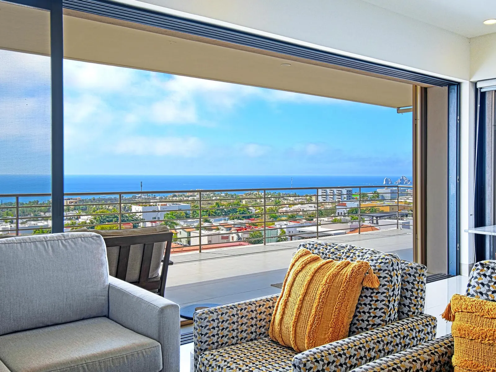Ocean Penthouse w Garage