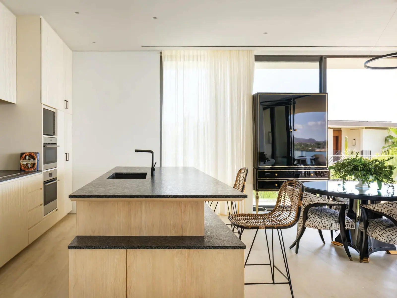 Four Seasons Marina Residence