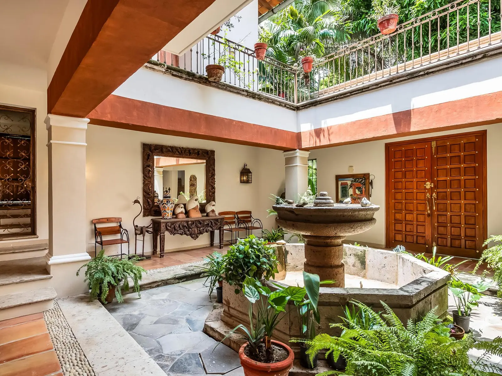 Sierra del Mar, Casa Encantada
