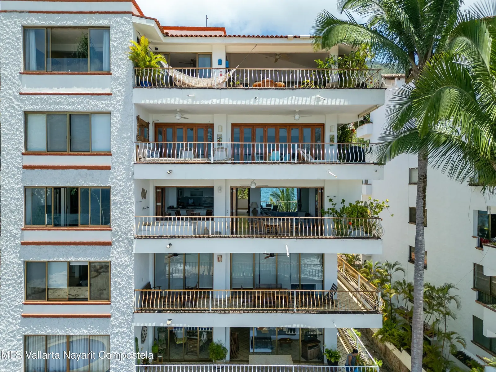 Condo Playa Esmeralda 405