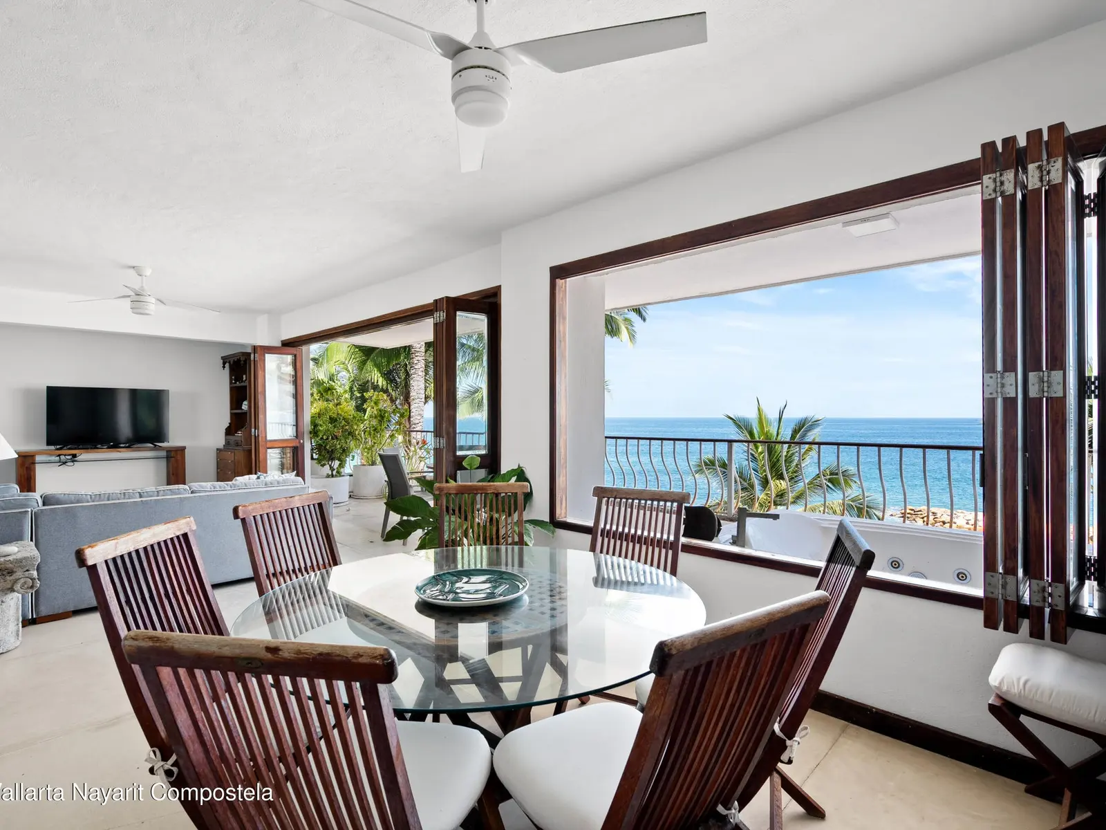 Condo Playa Esmeralda 405