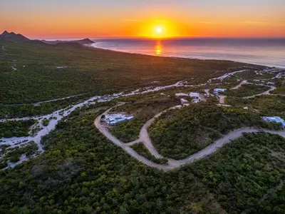 El Encanto & Laguna