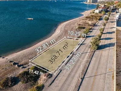 Beachfront lot Conchalito