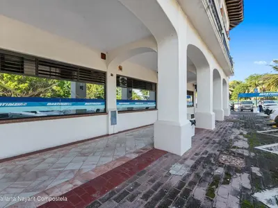 Local F-27 Plaza Marina