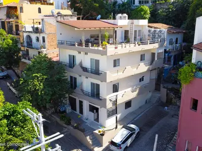 Bugambilias Building