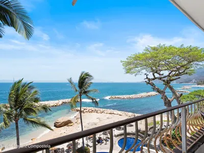 Condo Playa Esmeralda 405