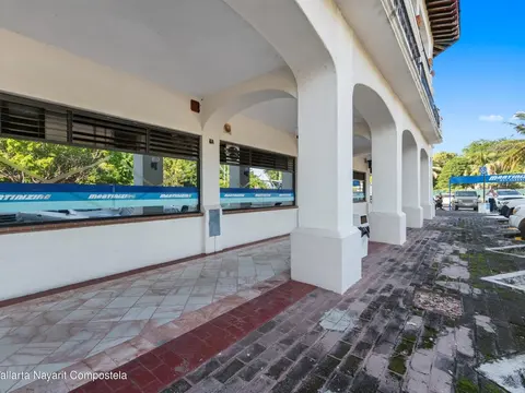 Local F-27 Plaza Marina